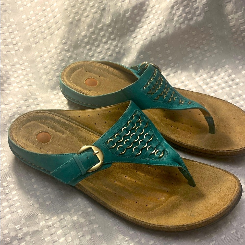 Un Structured- Leather upper Teal Women's Sandals with Buckle Detail